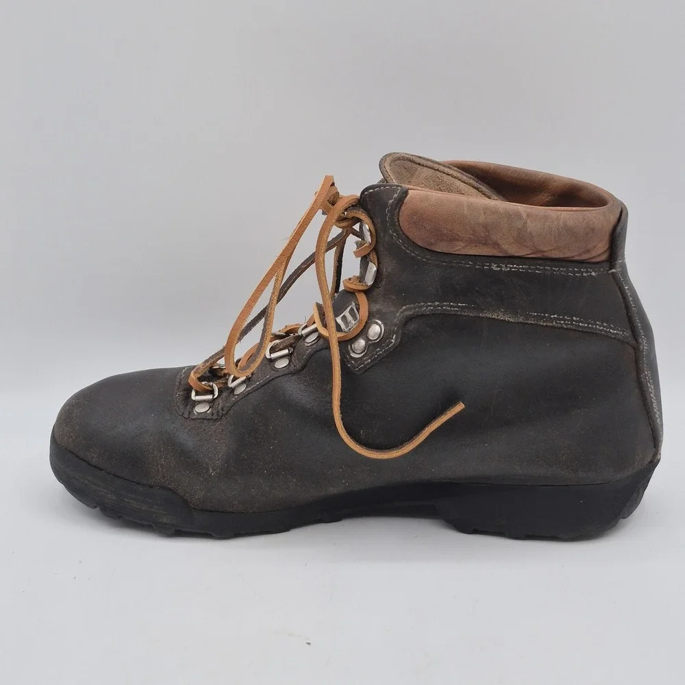 Vintage Vasque 7549 Boots Mens Size 9.5 Brown Leather Hiking Combat Trail Lined‎